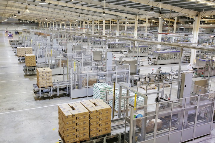 Vinamilk[-]liên[-]tục[-]góp[-]mặt[-]trong[-]Top[-]các[-]doanh[-]nghiệp[-]niêm[-]yết[-]xuất[-]sắc[-]của[-]VN[-]và[-]Châu[-]Á